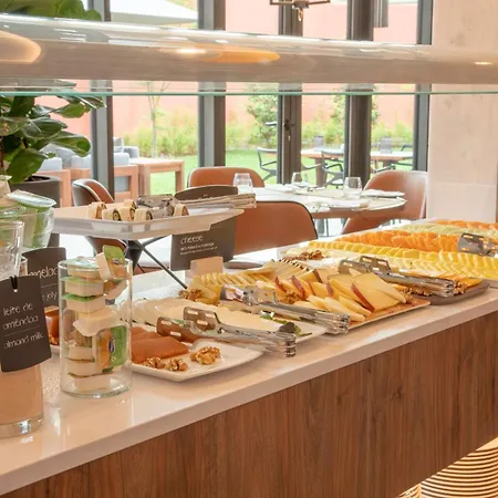 Готель Nh Jardim 4*