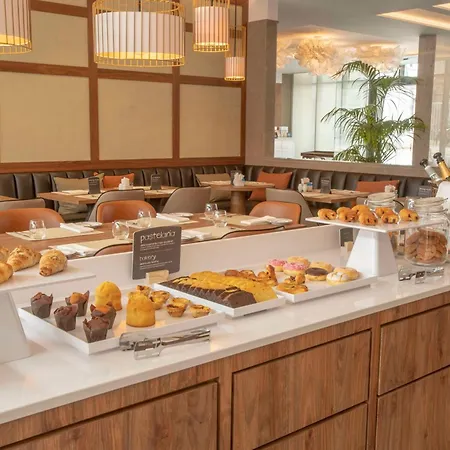 Готель Nh Jardim 4*